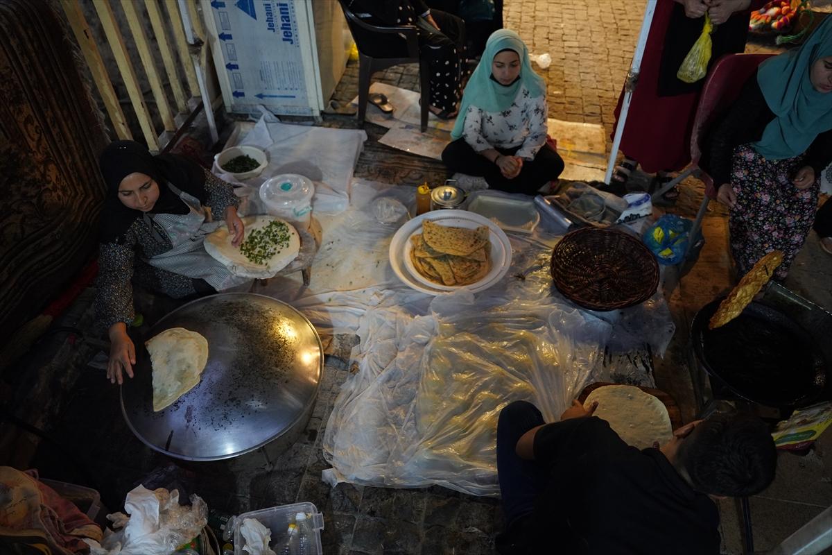 Irak ile İran'ı ayıran su kanalında çay keyfi