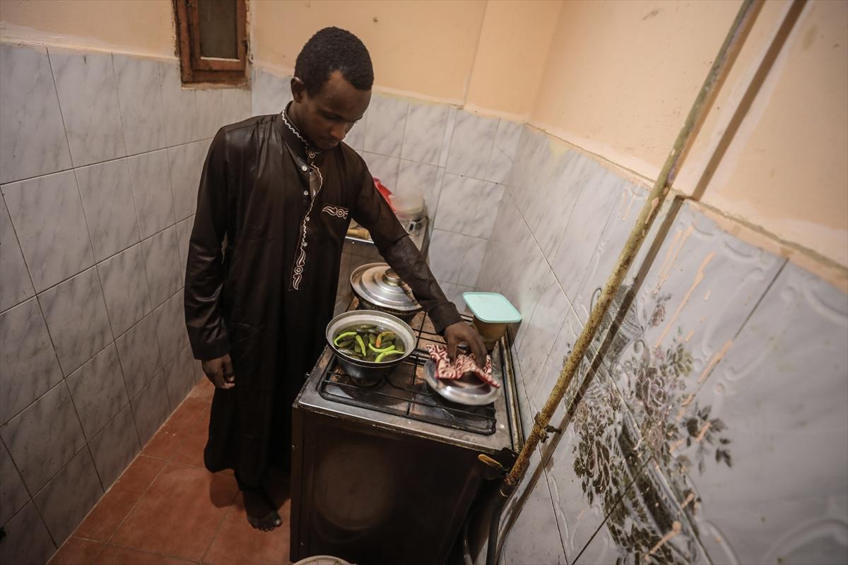 Gineli gencin Ezher Üniversitesi'nde okumak için bisikletiyle 6 ülkeyi geçtiği tehlikeli yolculuk