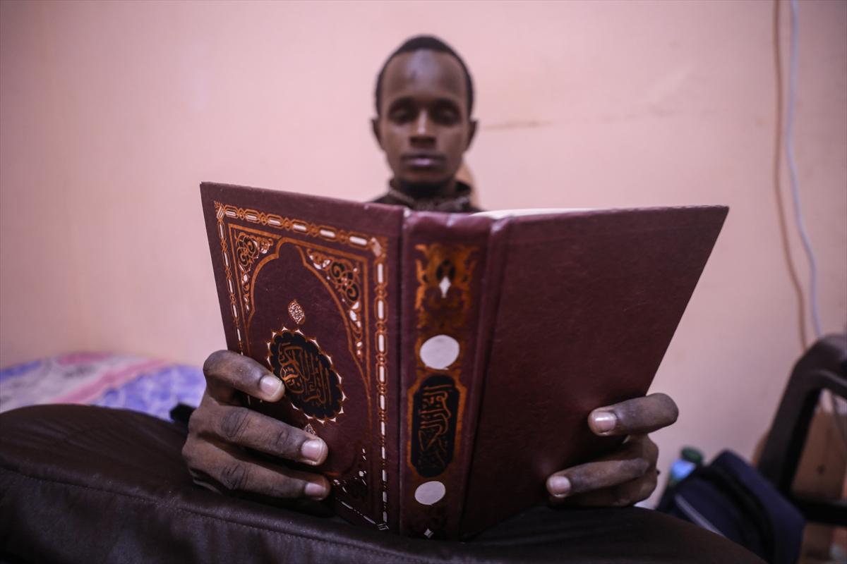 Gineli gencin Ezher Üniversitesi'nde okumak için bisikletiyle 6 ülkeyi geçtiği tehlikeli yolculuk