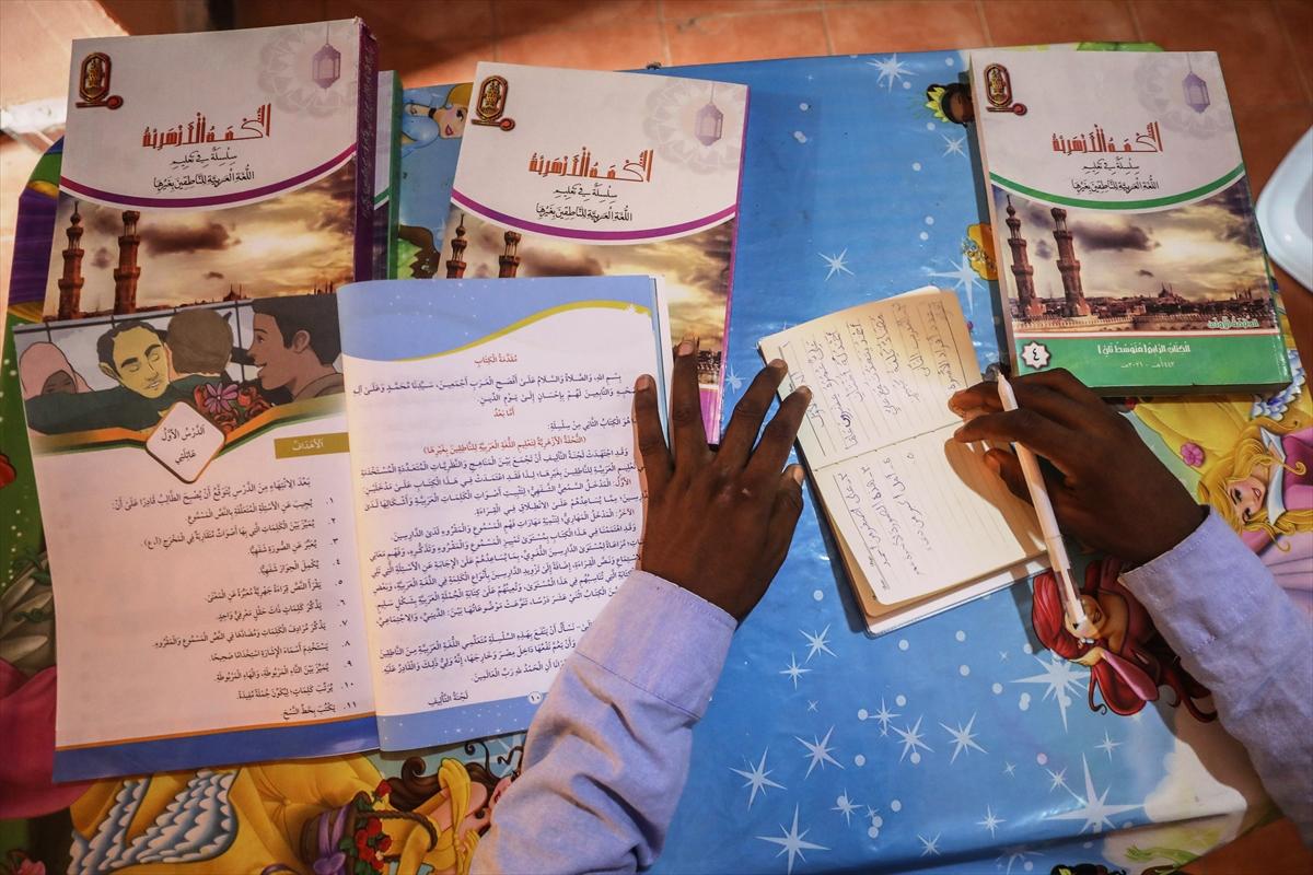 Gineli gencin Ezher Üniversitesi'nde okumak için bisikletiyle 6 ülkeyi geçtiği tehlikeli yolculuk