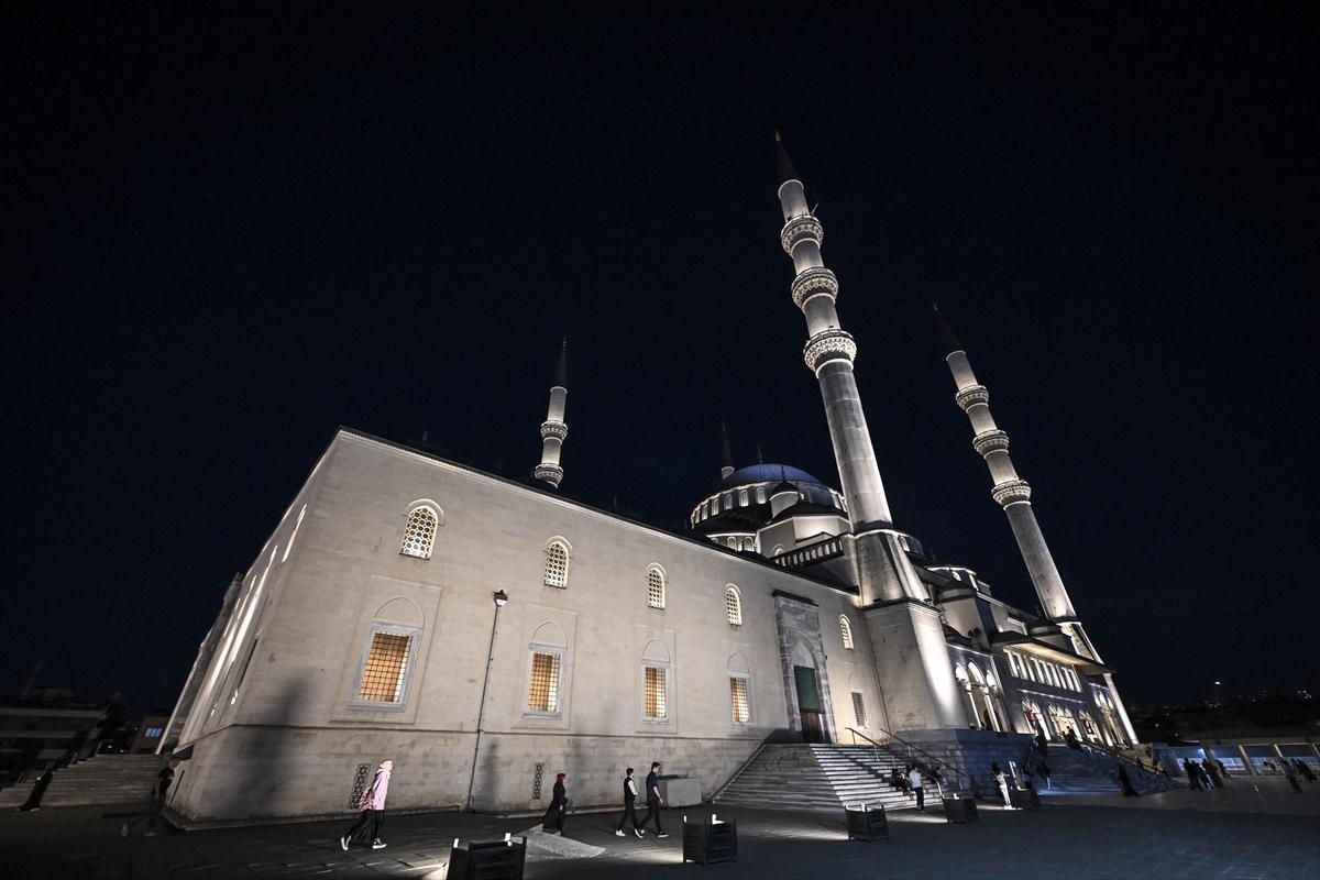 Mevlid Kandili yurt genelinde dualarla idrak edildi