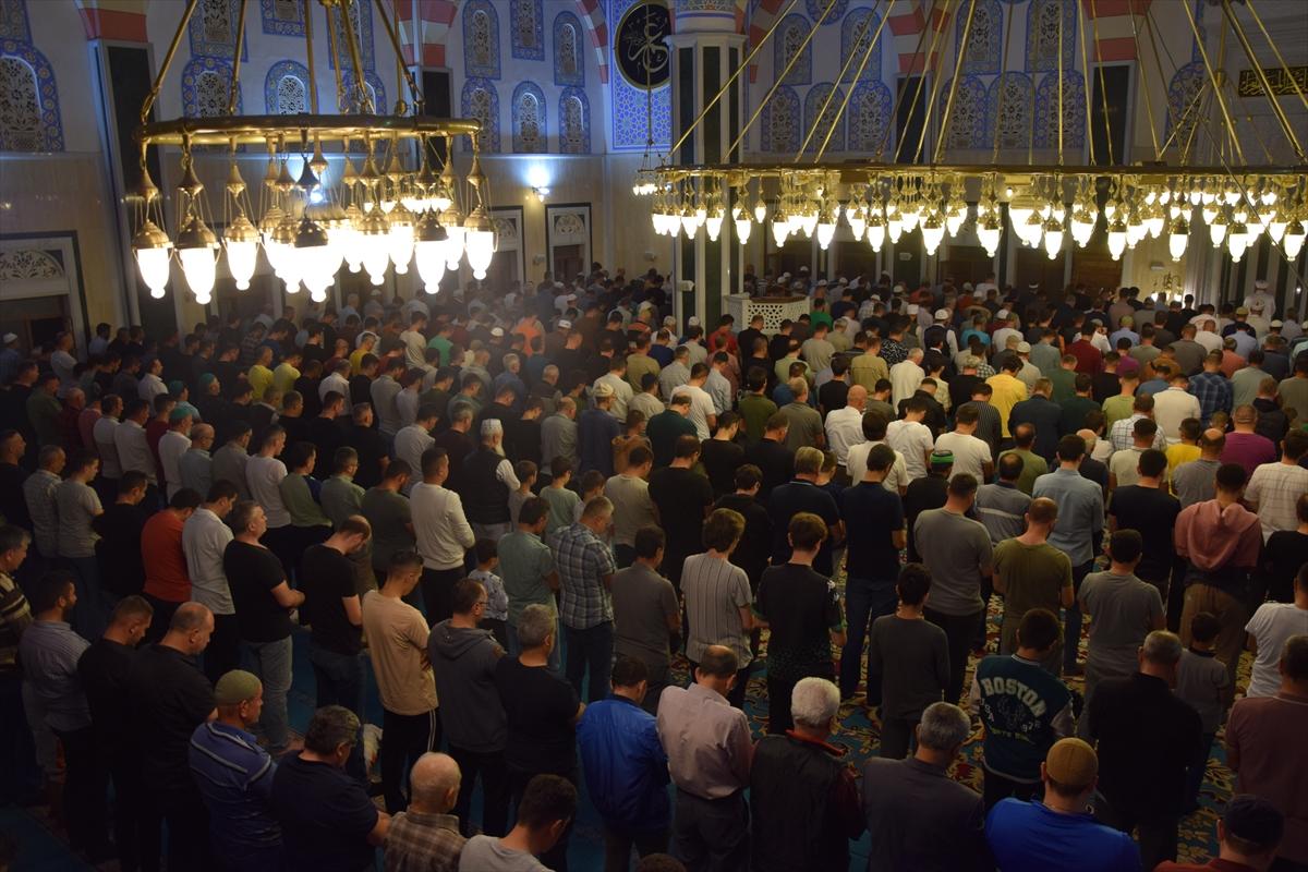 Mevlid Kandili yurt genelinde dualarla idrak edildi