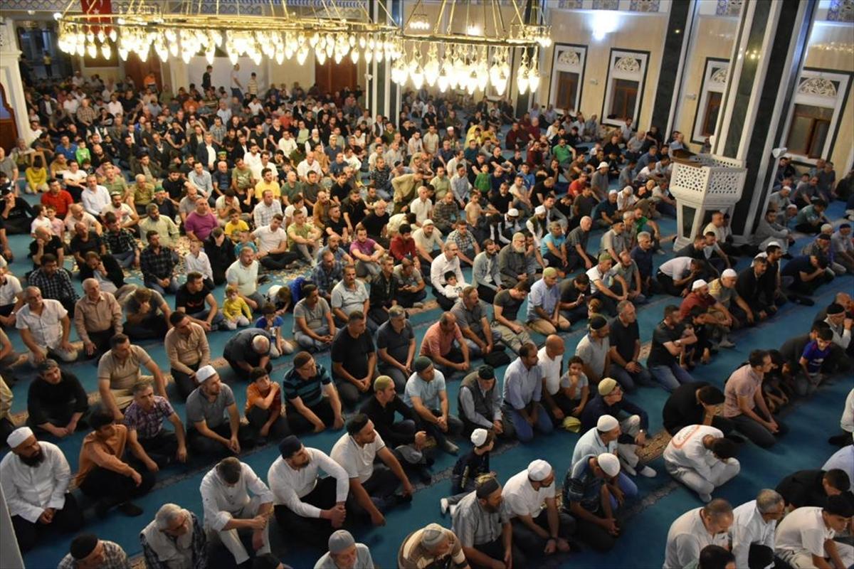 Mevlid Kandili yurt genelinde dualarla idrak edildi