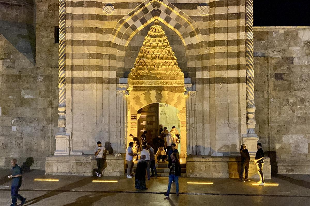 Mevlid Kandili yurt genelinde dualarla idrak edildi