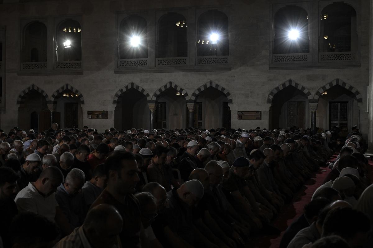 Mevlid Kandili yurt genelinde dualarla idrak edildi