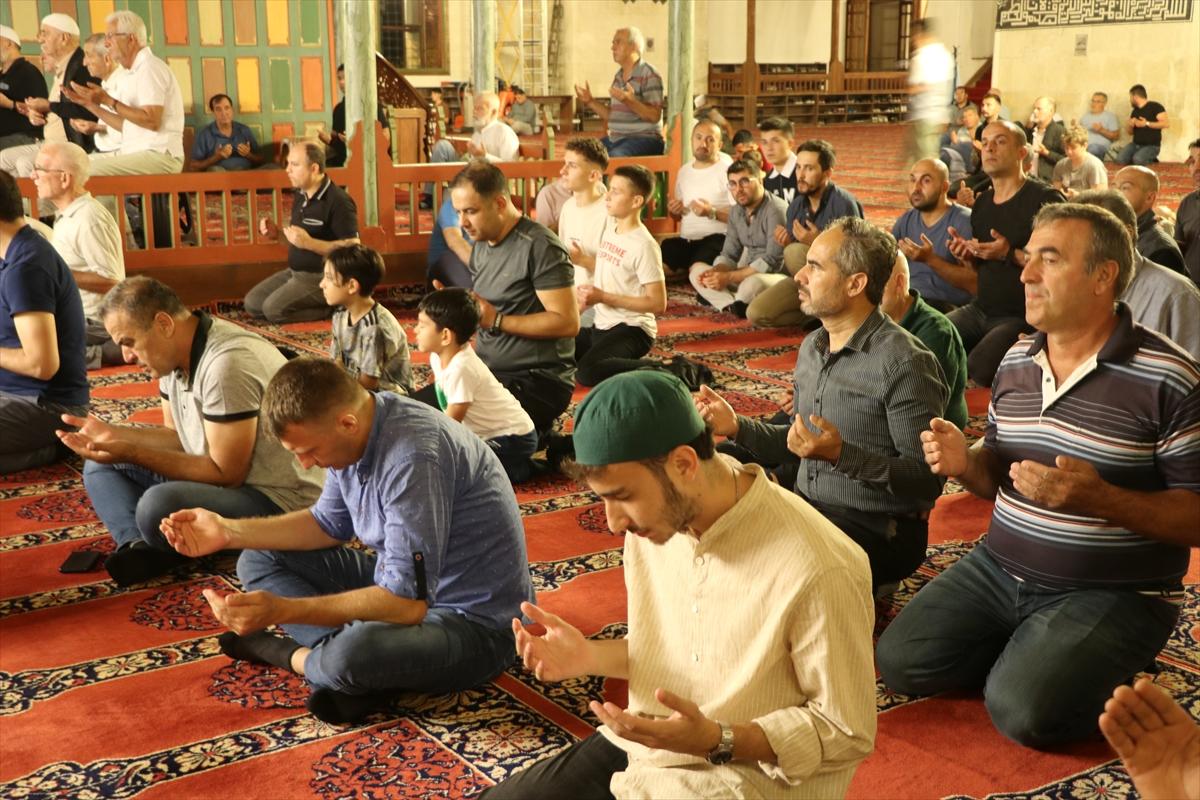 Mevlid Kandili yurt genelinde dualarla idrak edildi