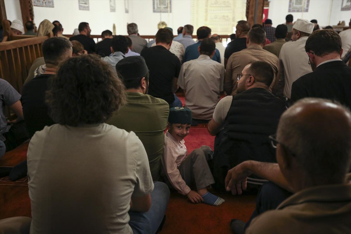 Mevlid Kandili yurt genelinde dualarla idrak edildi