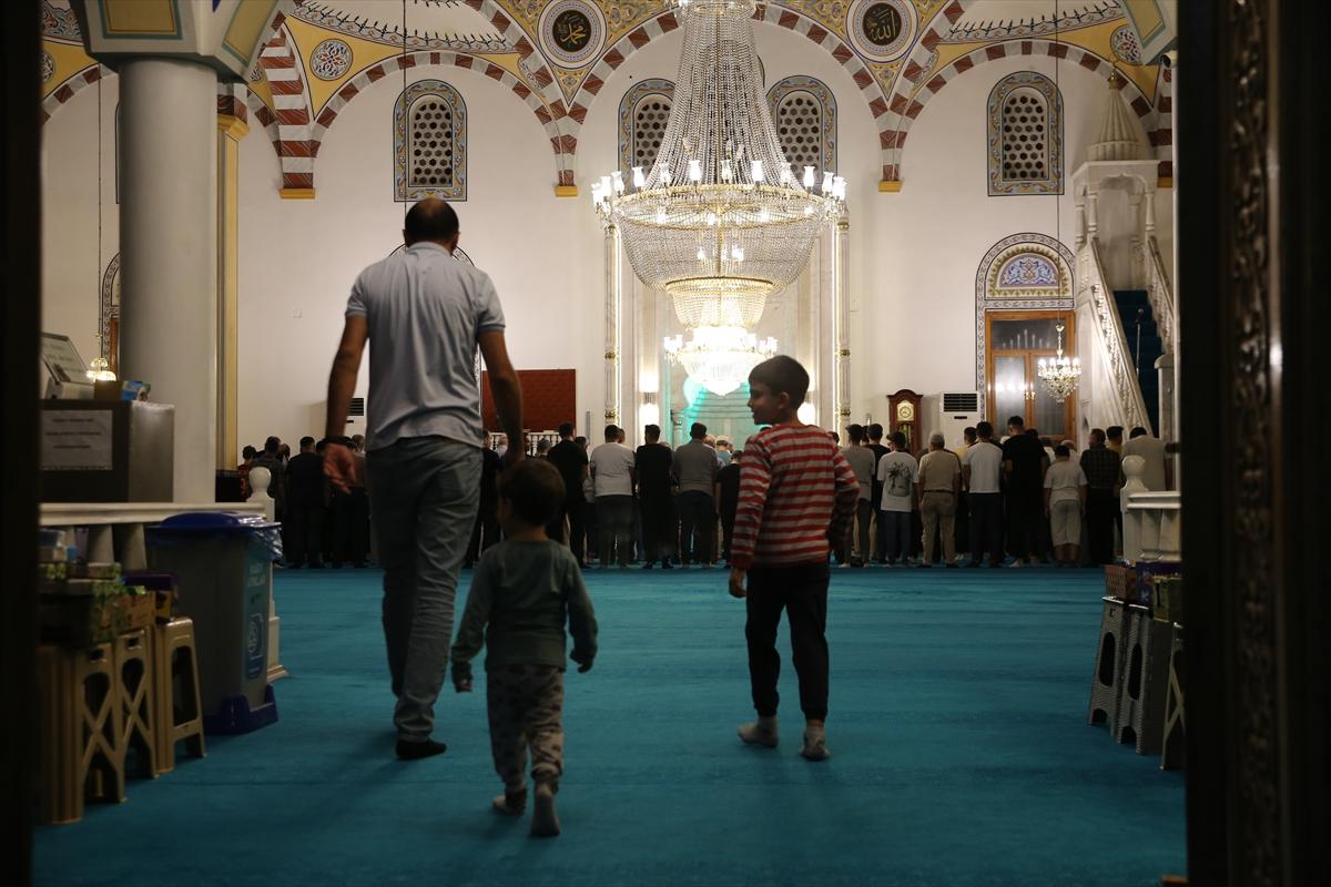 Mevlid Kandili yurt genelinde dualarla idrak edildi