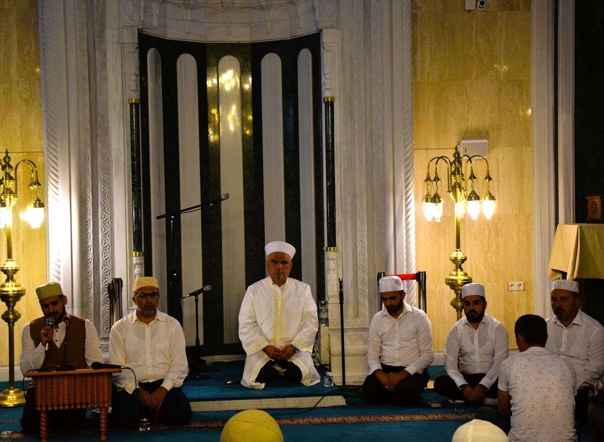 Mevlid Kandili yurt genelinde dualarla idrak edildi
