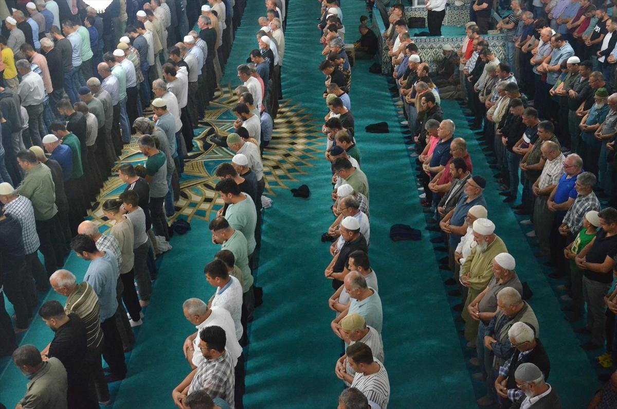 Mevlid Kandili yurt genelinde dualarla idrak edildi