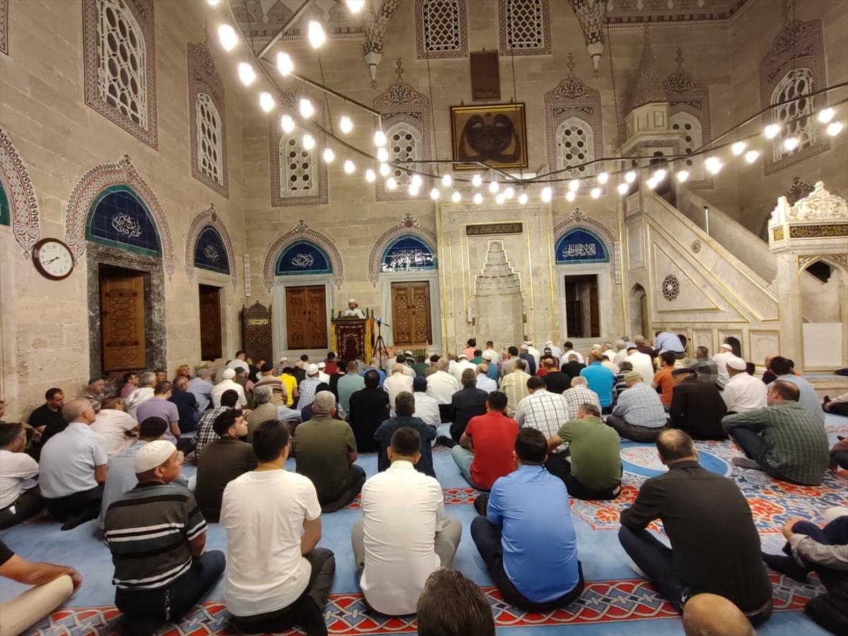 Mevlid Kandili yurt genelinde dualarla idrak edildi