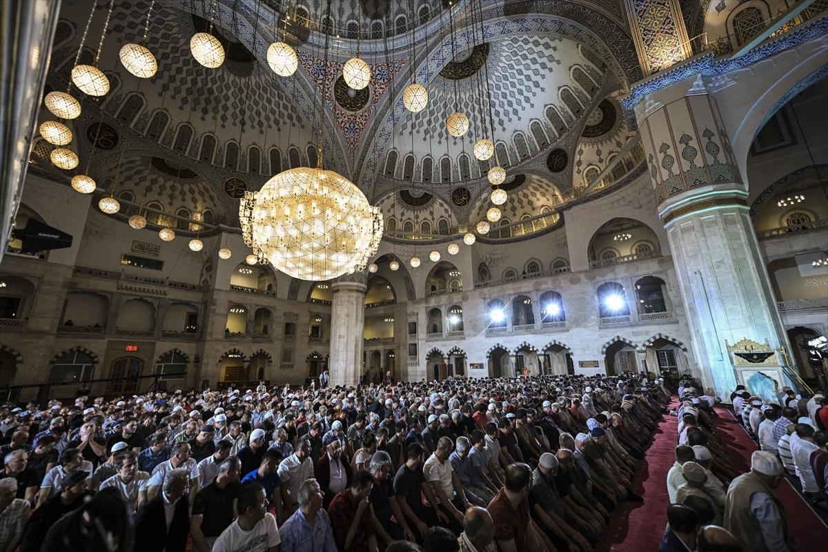 Mevlid Kandili yurt genelinde dualarla idrak edildi