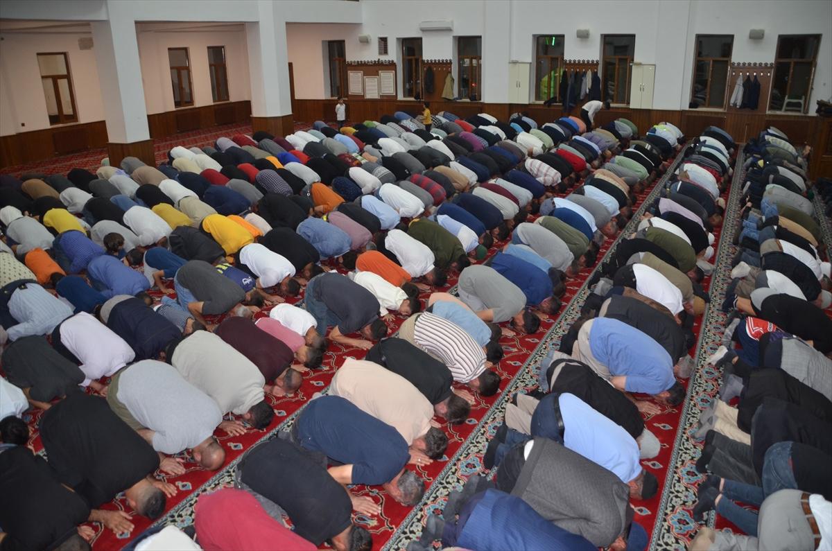 Mevlid Kandili yurt genelinde dualarla idrak edildi