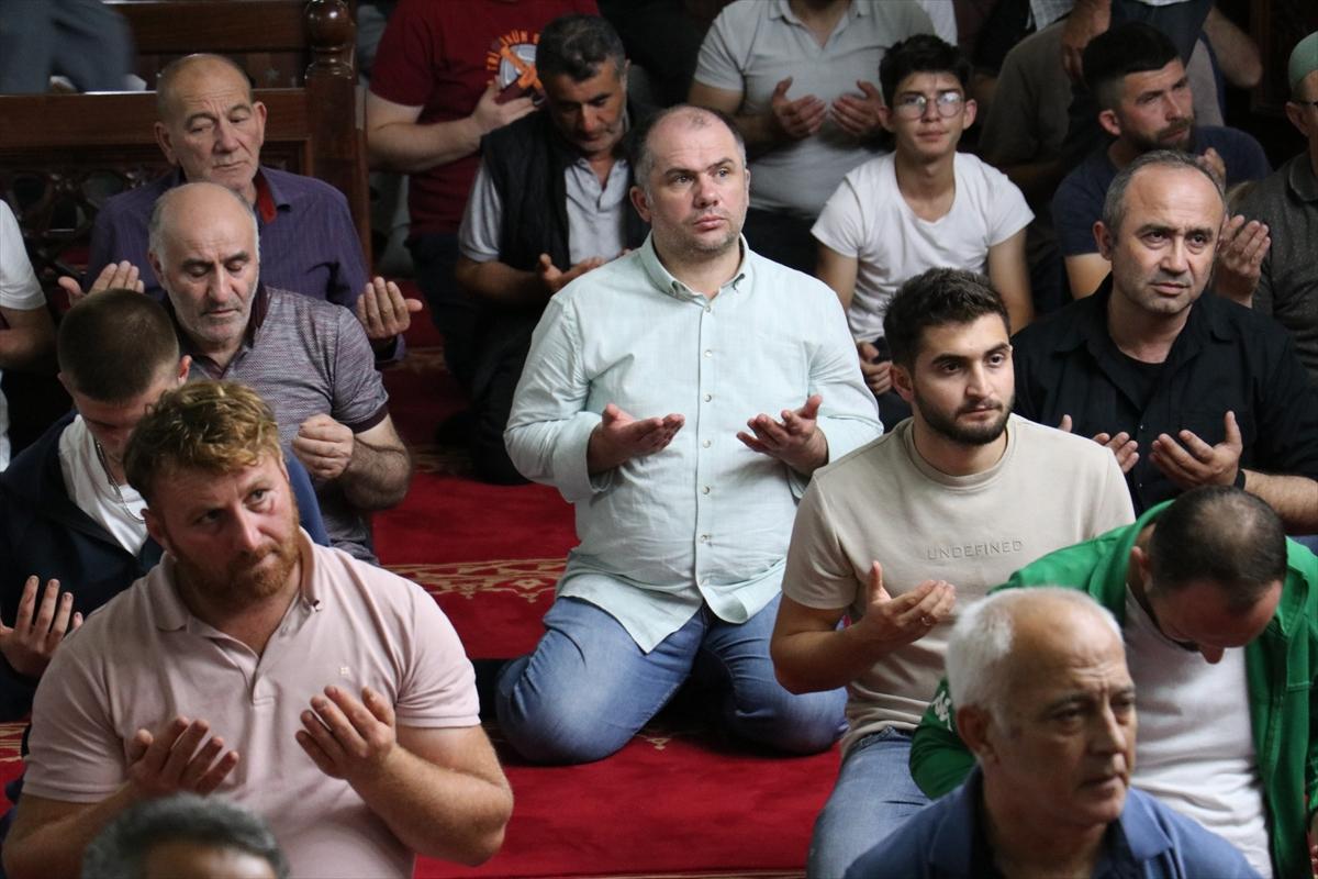 Mevlid Kandili yurt genelinde dualarla idrak edildi