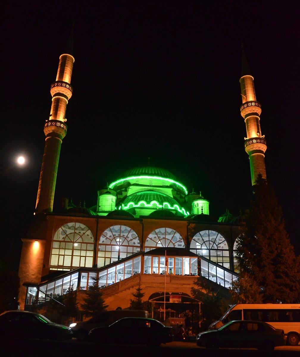 Mevlid Kandili yurt genelinde dualarla idrak edildi