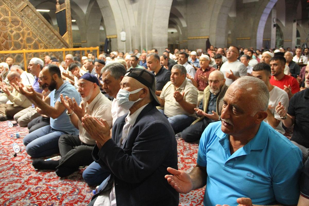 Mevlid Kandili yurt genelinde dualarla idrak edildi