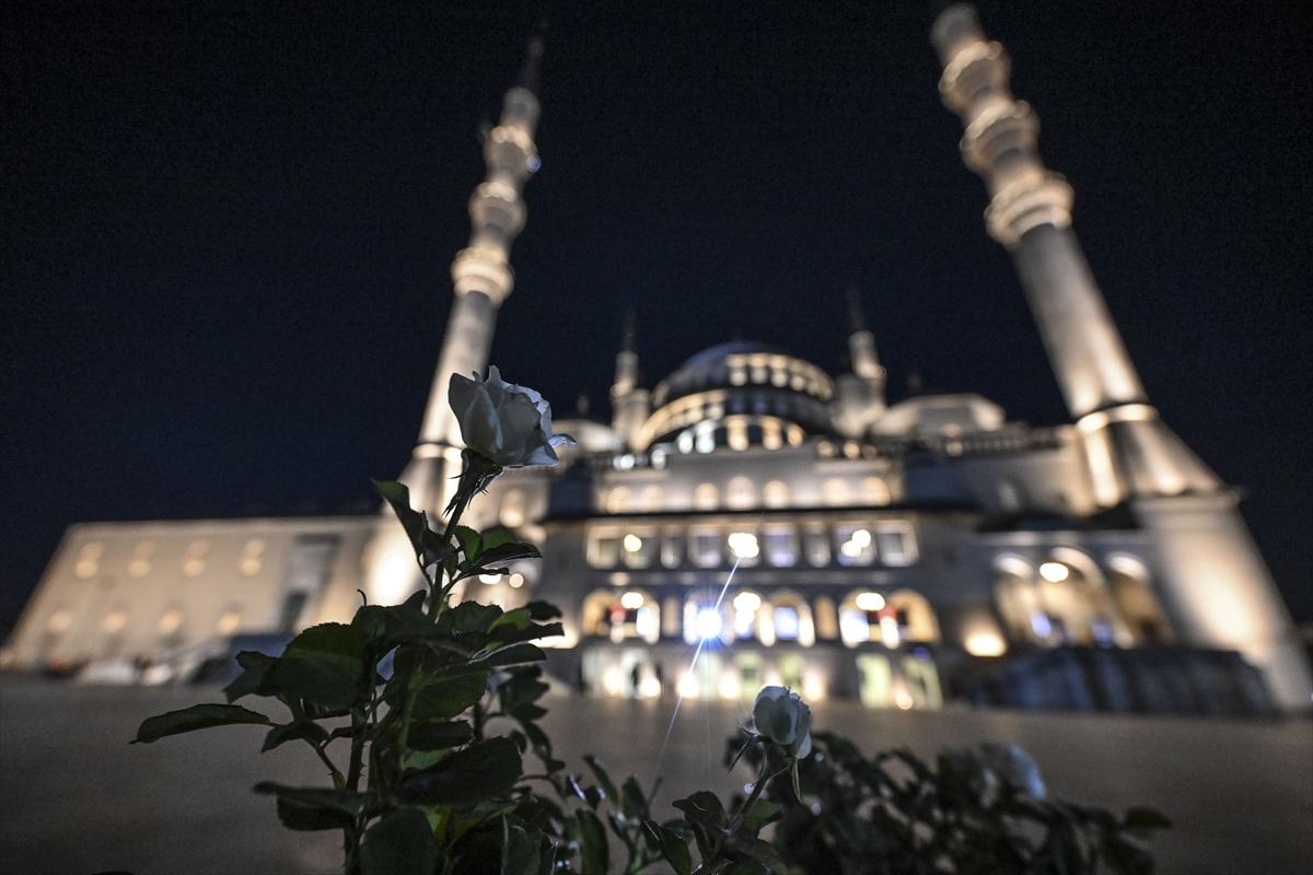 Mevlid Kandili yurt genelinde dualarla idrak edildi