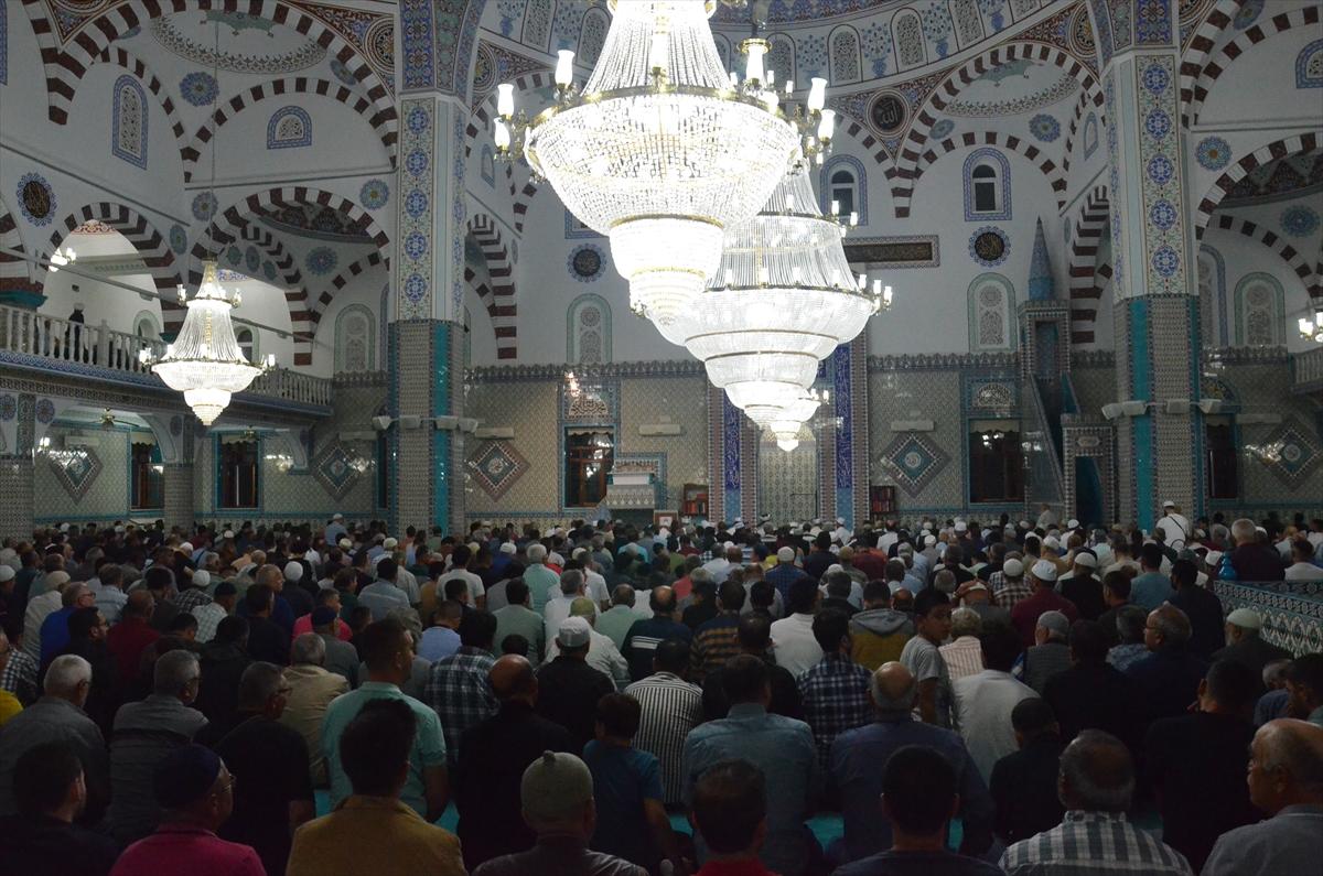 Mevlid Kandili yurt genelinde dualarla idrak edildi