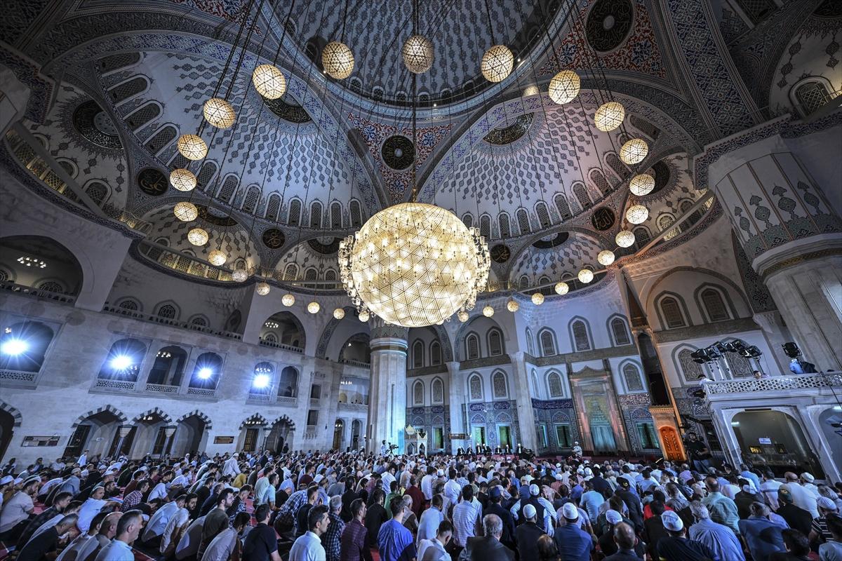 Mevlid Kandili yurt genelinde dualarla idrak edildi