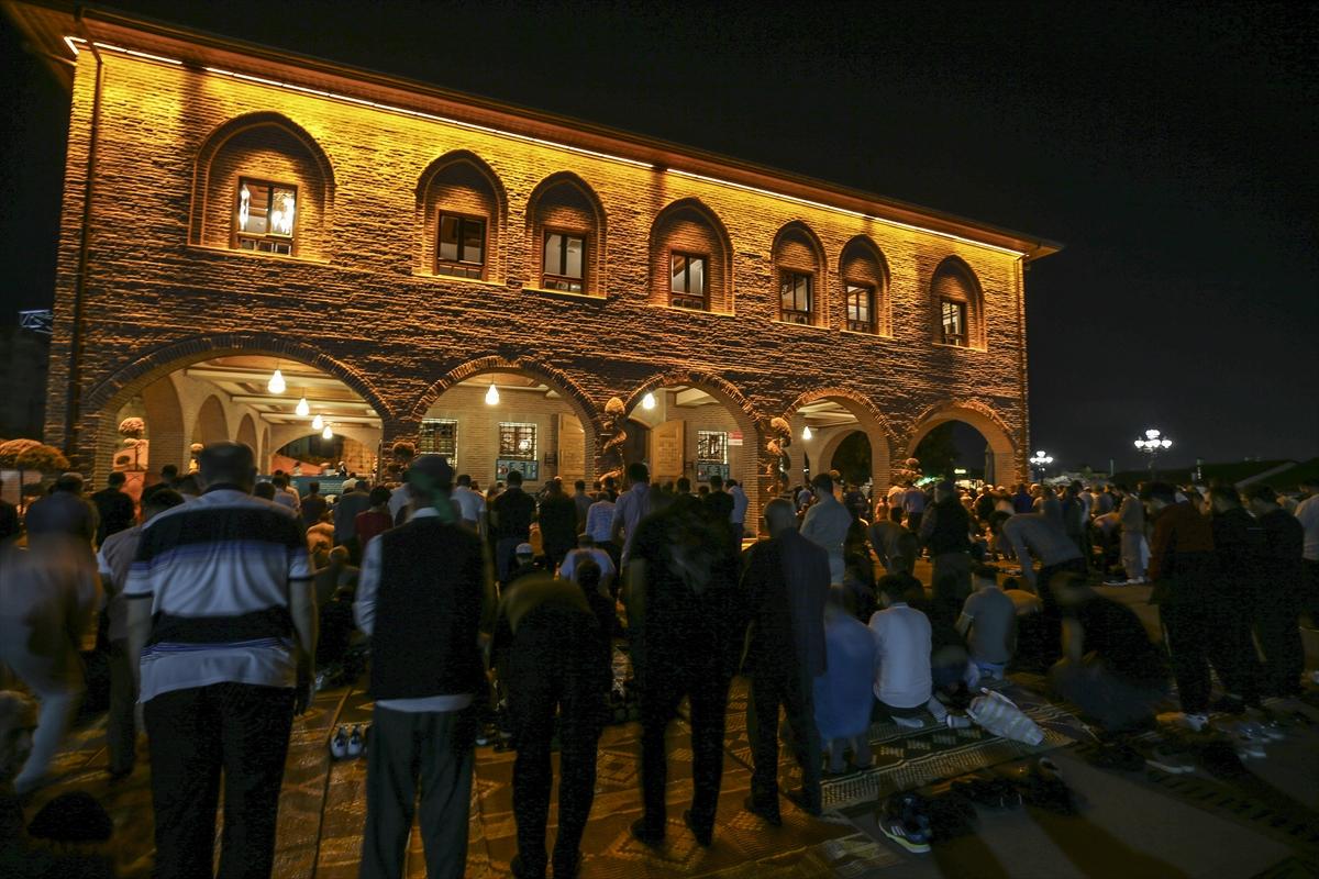 Mevlid Kandili yurt genelinde dualarla idrak edildi