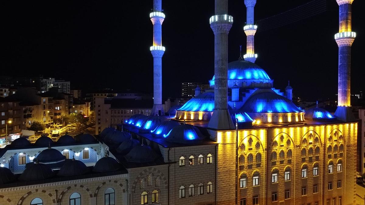 Mevlid Kandili yurt genelinde dualarla idrak edildi