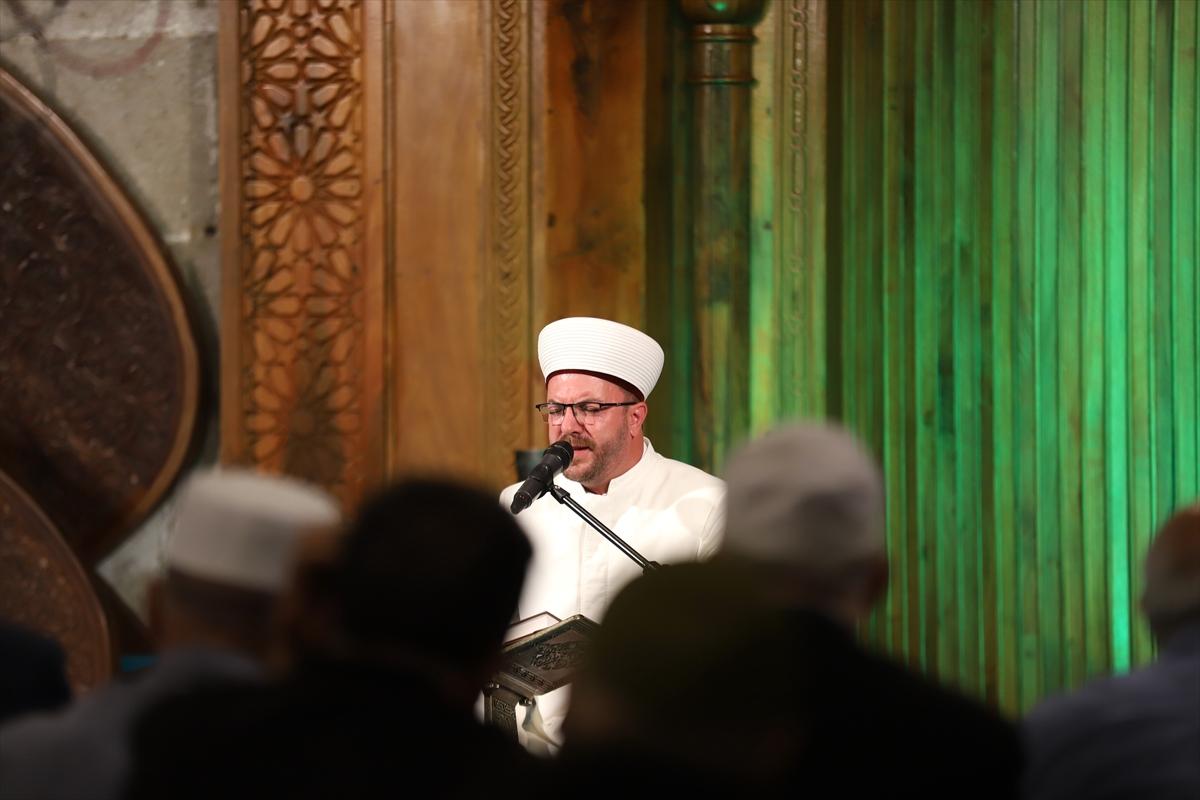 Mevlid Kandili yurt genelinde dualarla idrak edildi