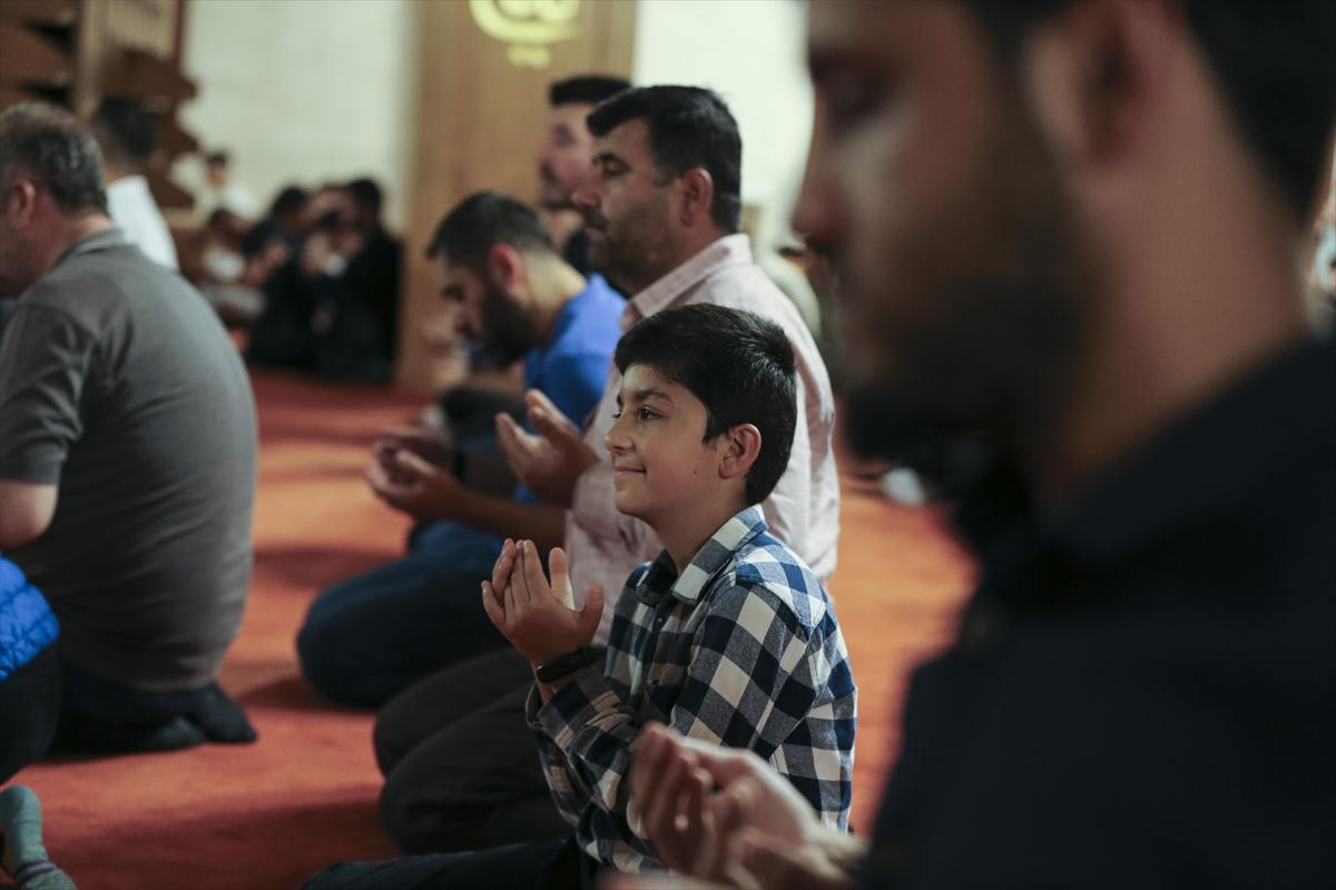 Mevlid Kandili yurt genelinde dualarla idrak edildi