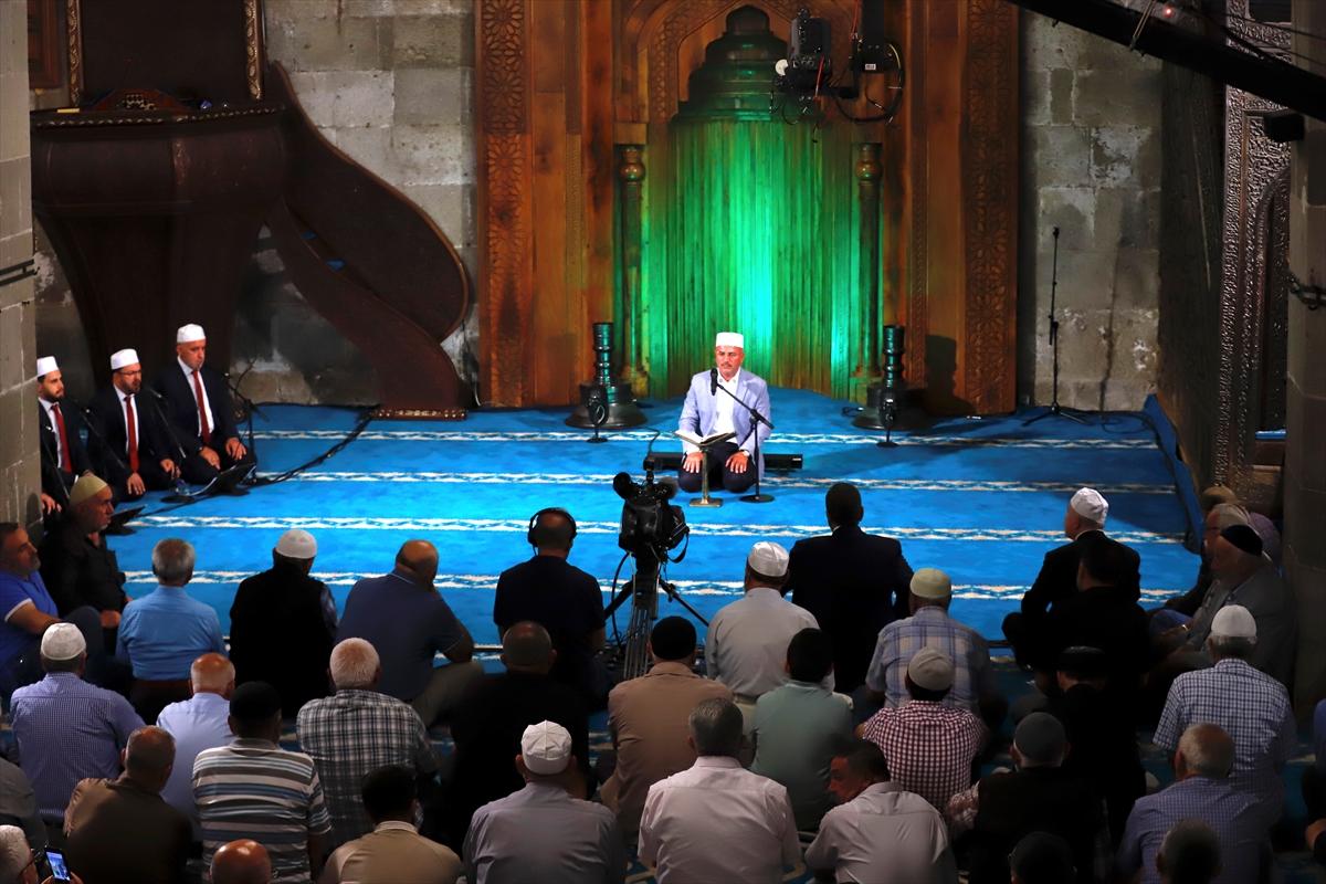 Mevlid Kandili yurt genelinde dualarla idrak edildi