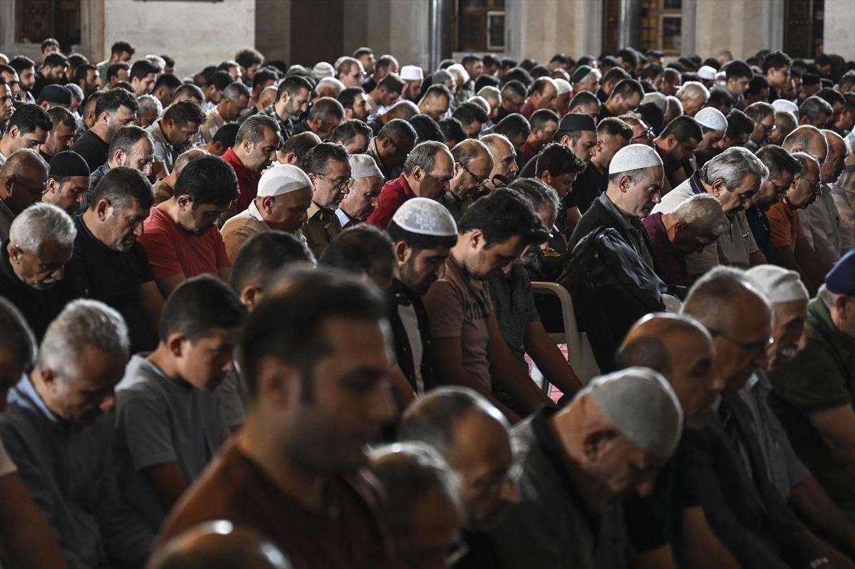 Mevlid Kandili yurt genelinde dualarla idrak edildi