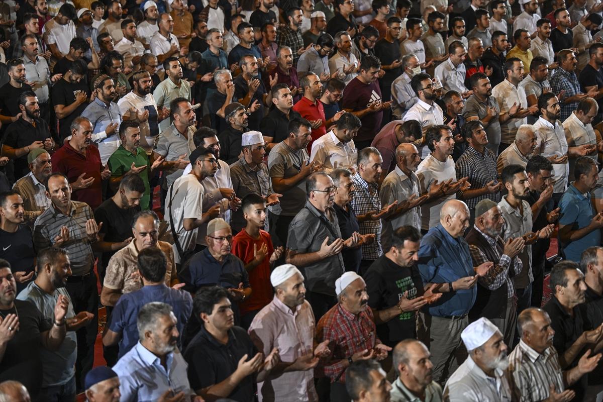 Mevlid Kandili yurt genelinde dualarla idrak edildi