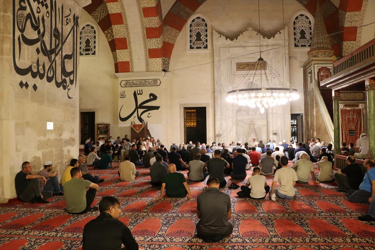 Mevlid Kandili yurt genelinde dualarla idrak edildi