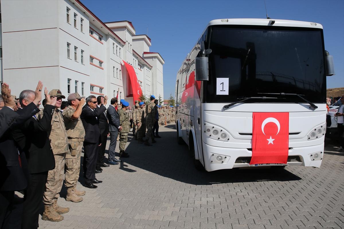 130 kahraman komando Zeytin Dalı Harekat Bölgesi'ne uğurlandı