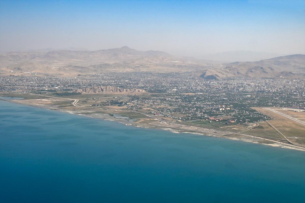 Van Gölü havzası havadan görüntülendi