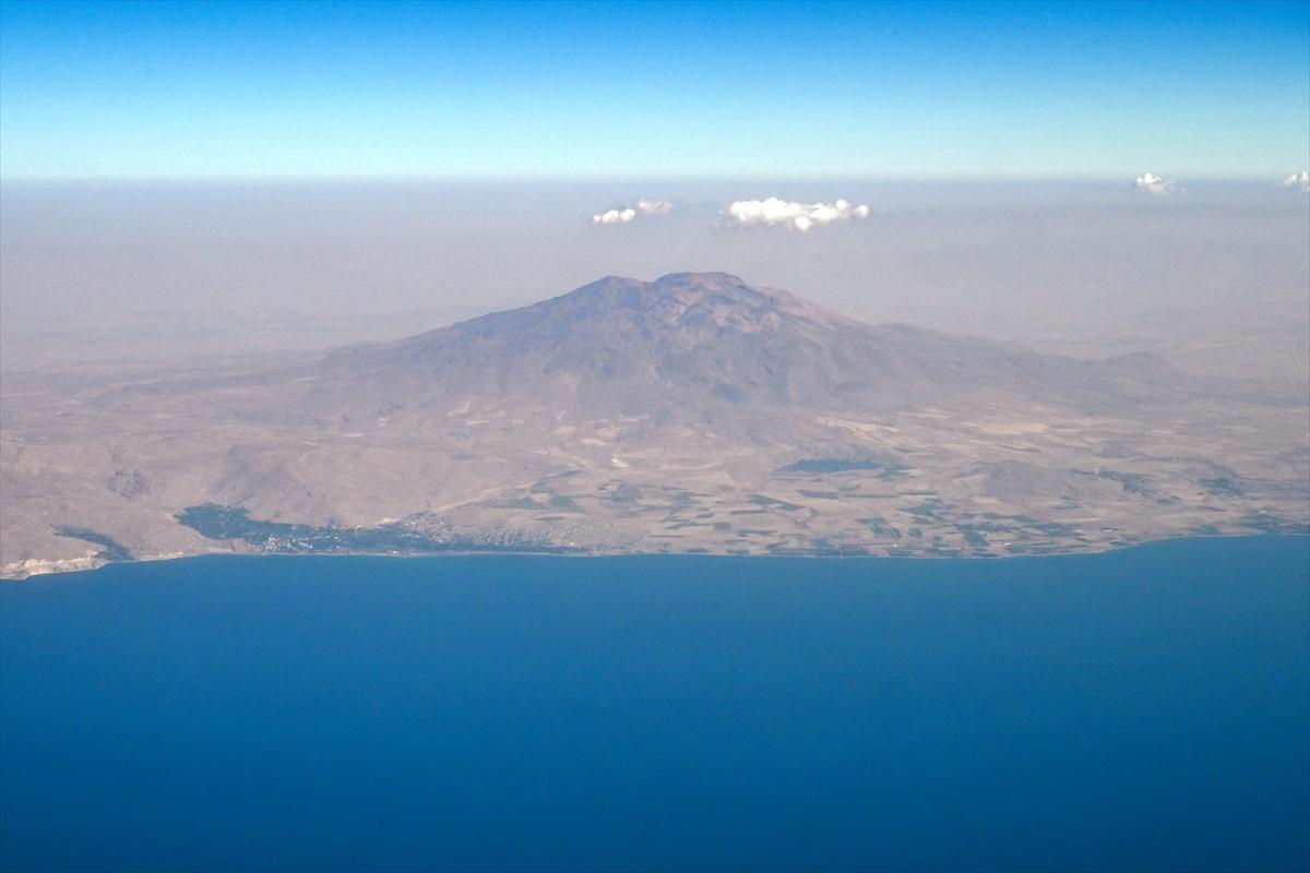 Van Gölü havzası havadan görüntülendi