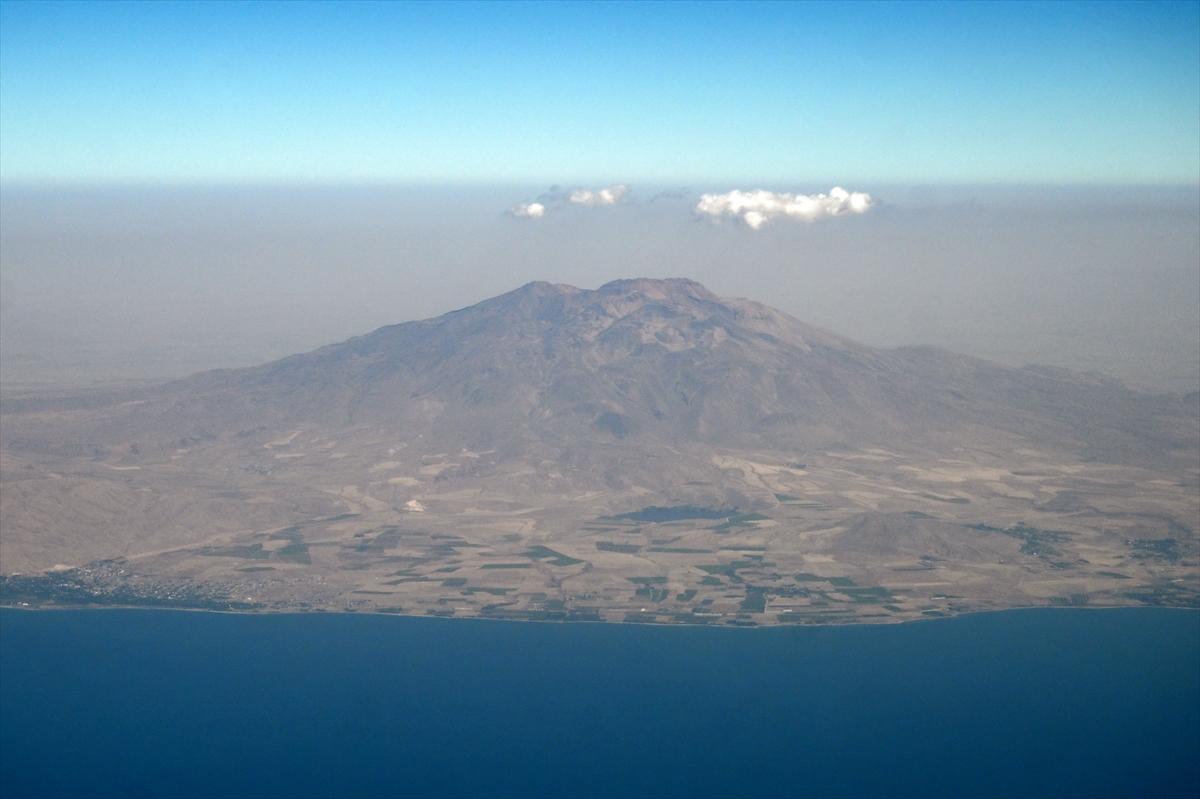 Van Gölü havzası havadan görüntülendi