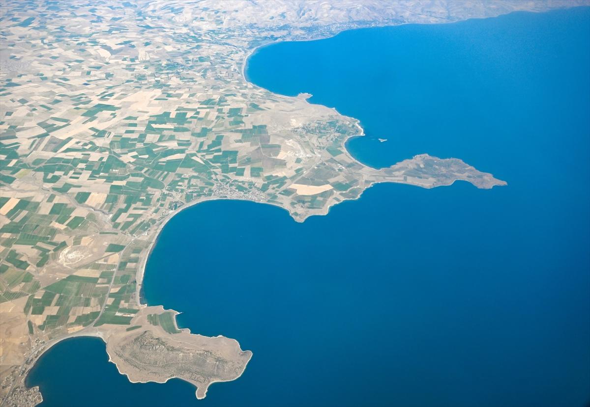 Van Gölü havzası havadan görüntülendi