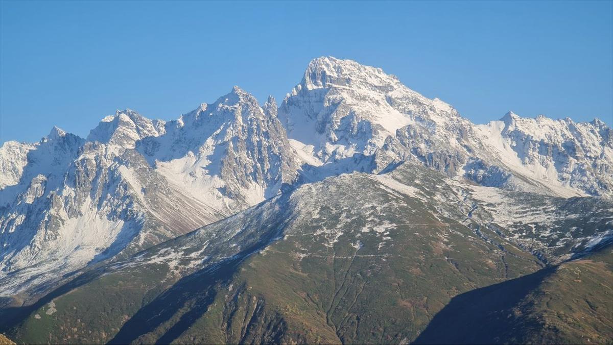 Kaçkar Dağları'nda iki mevsim bir arada