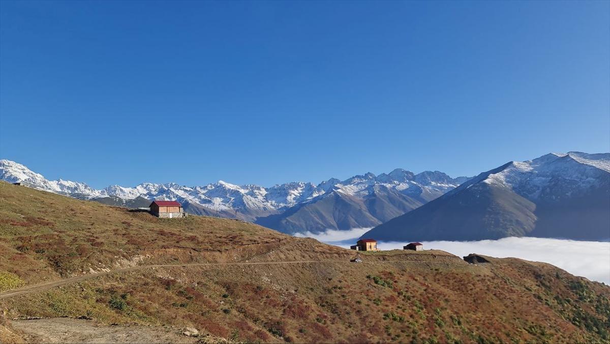 Kaçkar Dağları'nda iki mevsim bir arada