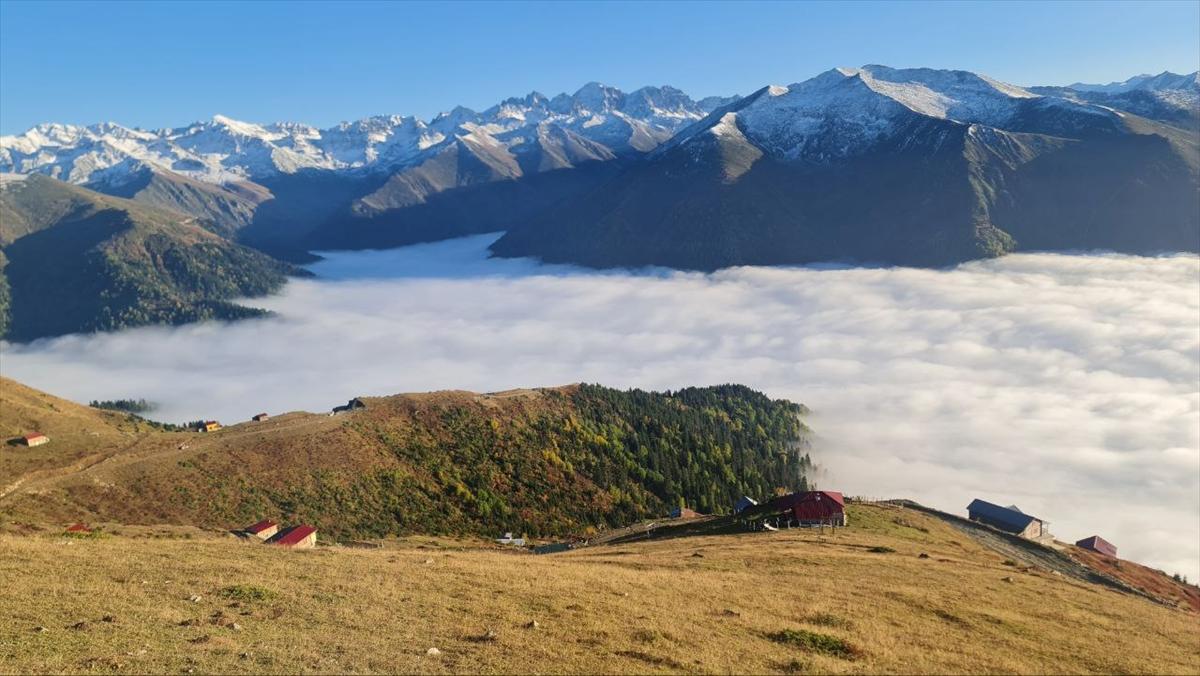Kaçkar Dağları'nda iki mevsim bir arada