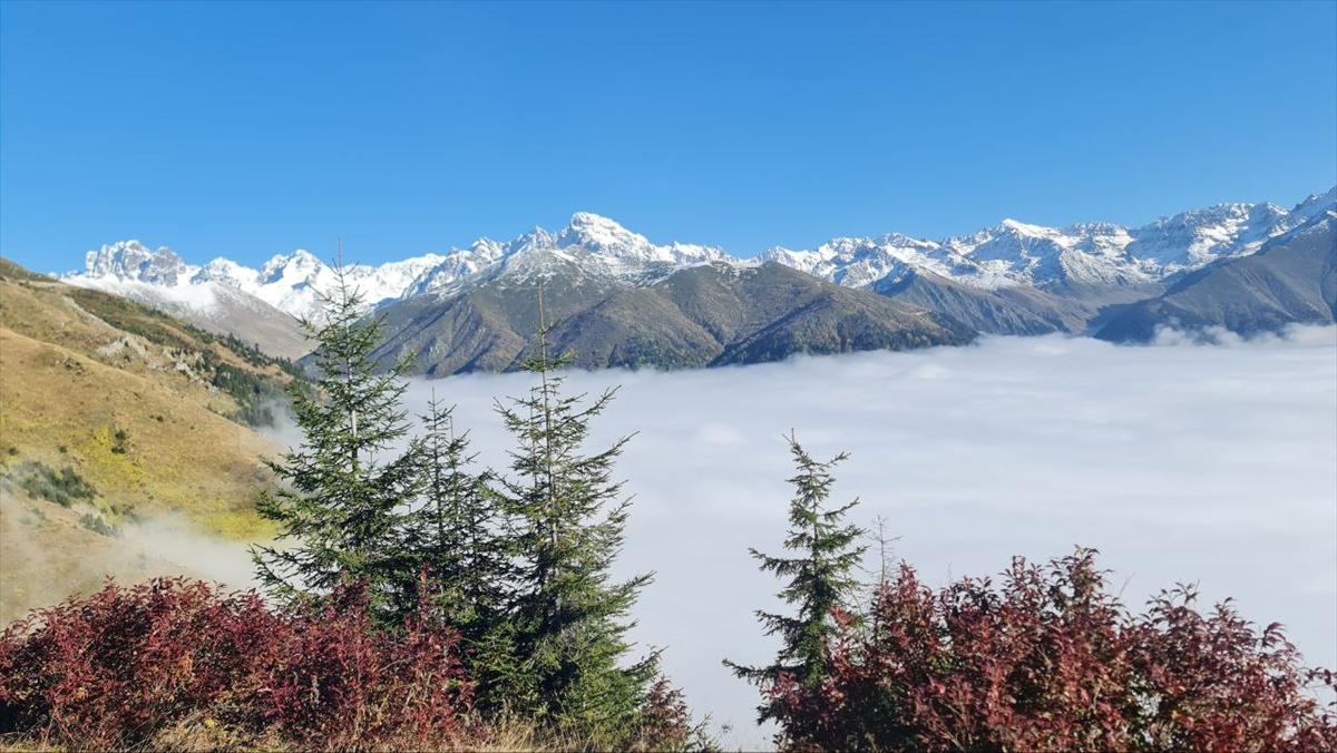 Kaçkar Dağları'nda iki mevsim bir arada