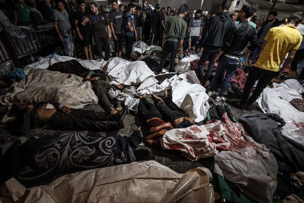 İsrail'in Gazze'de hastaneyi bombalaması sonucu yüzlerce kişi can verdi