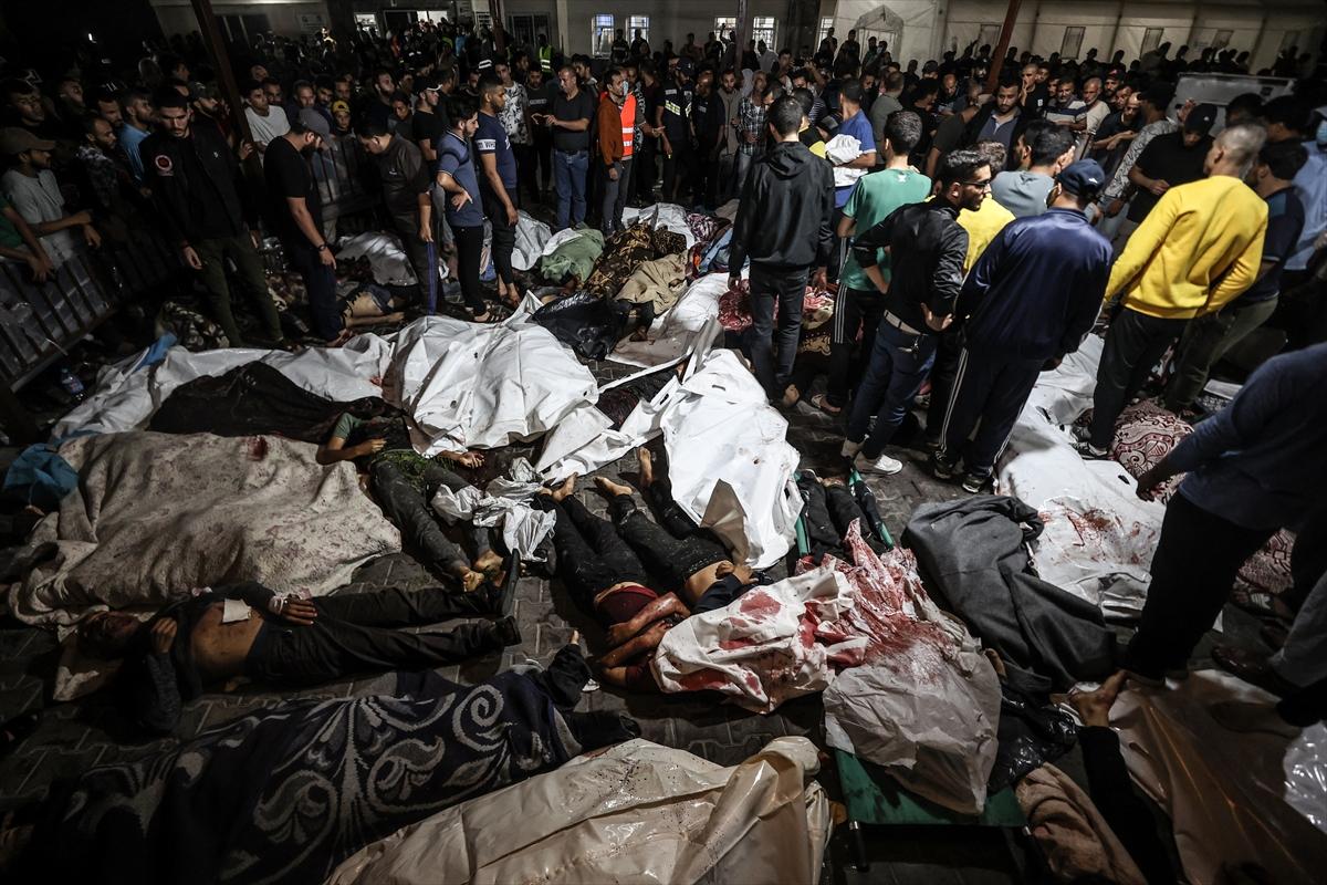 İsrail'in Gazze'de hastaneyi bombalaması sonucu yüzlerce kişi can verdi