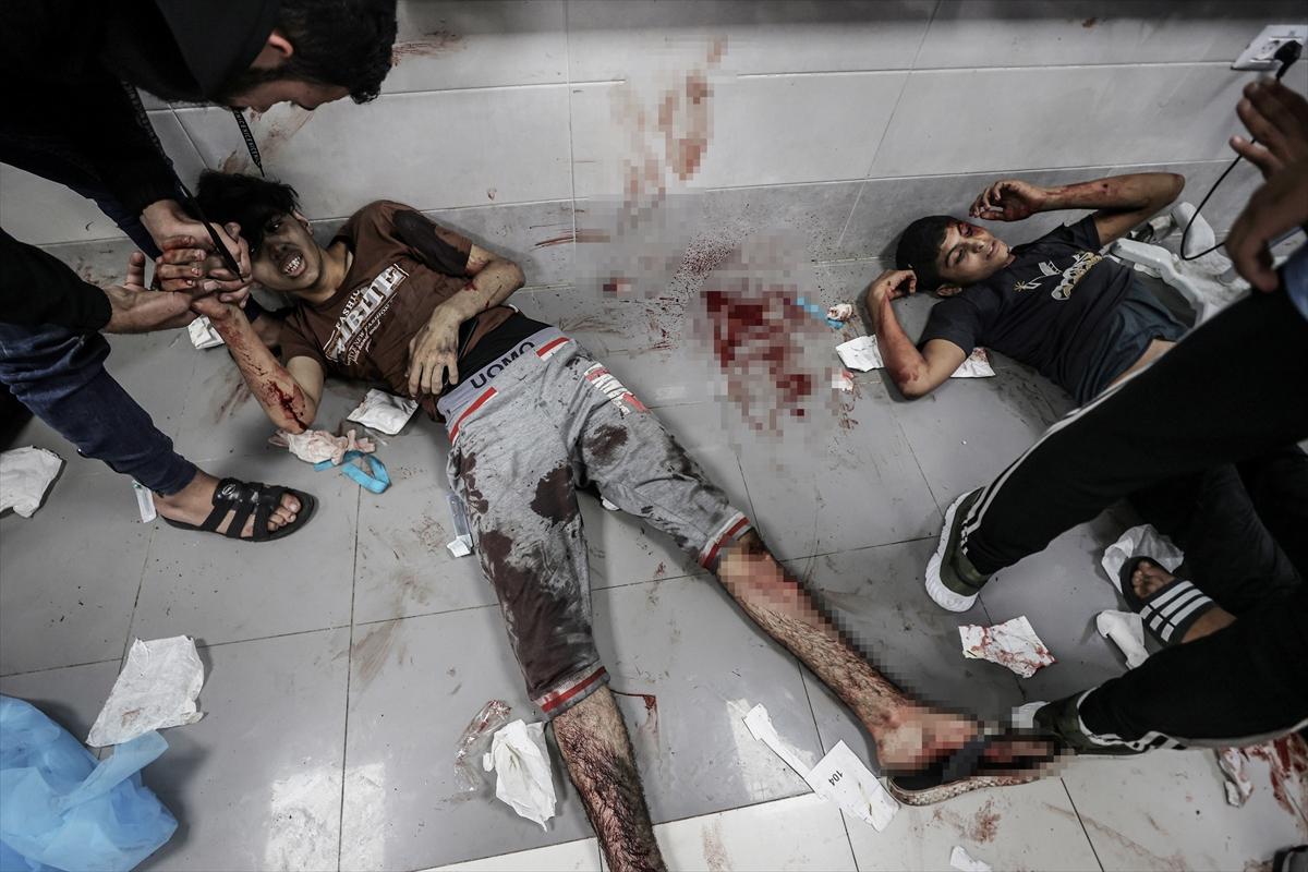 İsrail'in Gazze'de hastaneyi bombalaması sonucu yüzlerce kişi can verdi