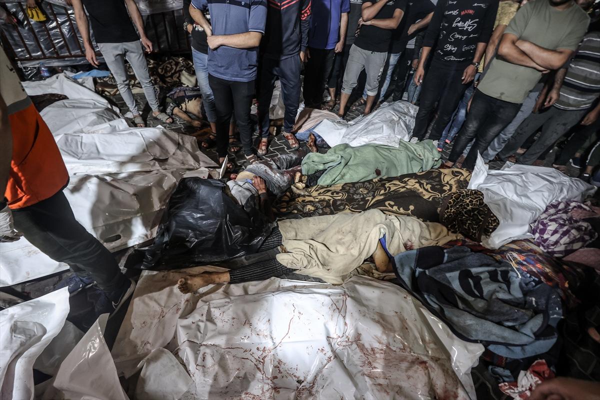 İsrail'in Gazze'de hastaneyi bombalaması sonucu yüzlerce kişi can verdi