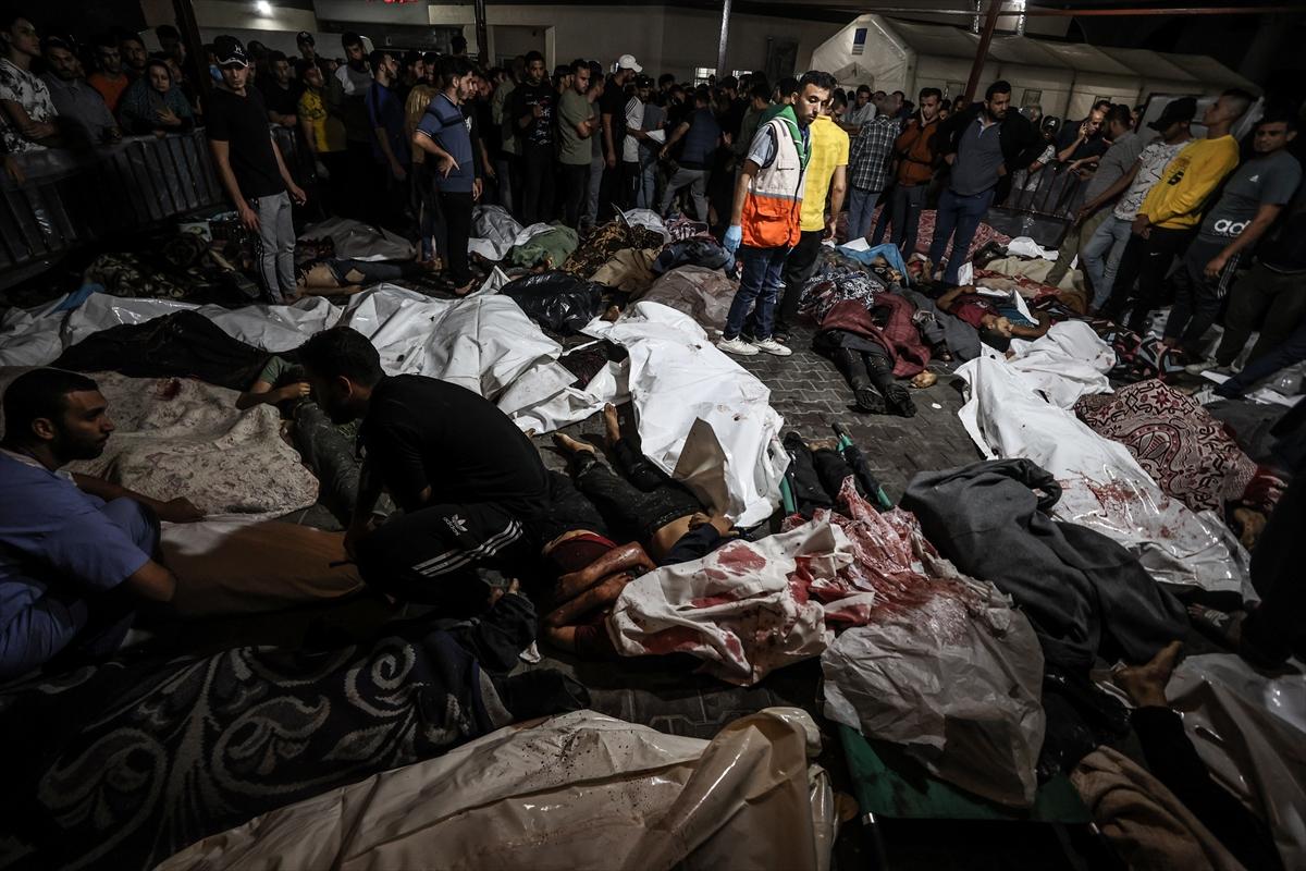 İsrail'in Gazze'de hastaneyi bombalaması sonucu yüzlerce kişi can verdi