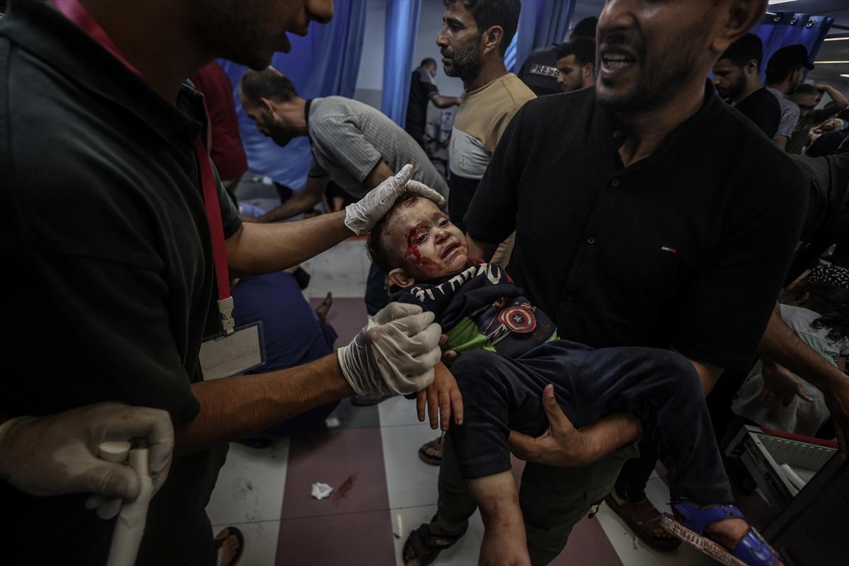 İsrail'in Gazze'de hastaneyi bombalaması sonucu yüzlerce kişi can verdi