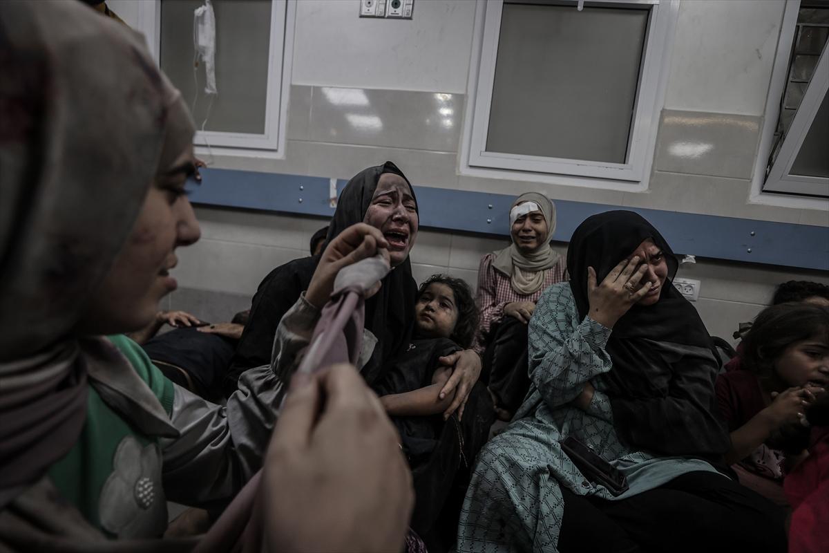 İsrail'in Gazze'de hastaneyi bombalaması sonucu yüzlerce kişi can verdi