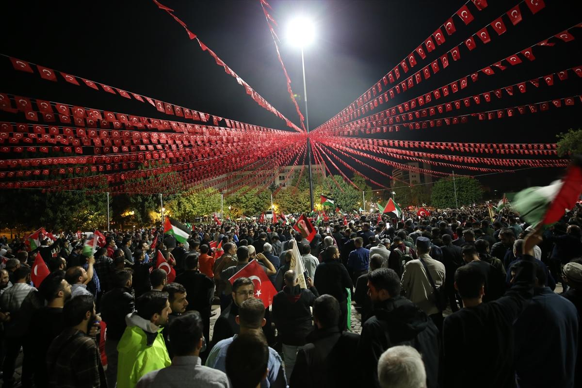 Yurt genelinde İsrail'in hastane saldırısı protesto edildi