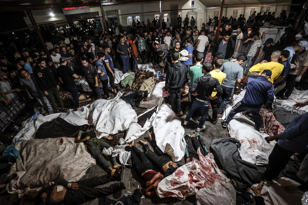 İsrail'in Gazze'de hastaneyi bombalaması sonucu yüzlerce kişi can verdi