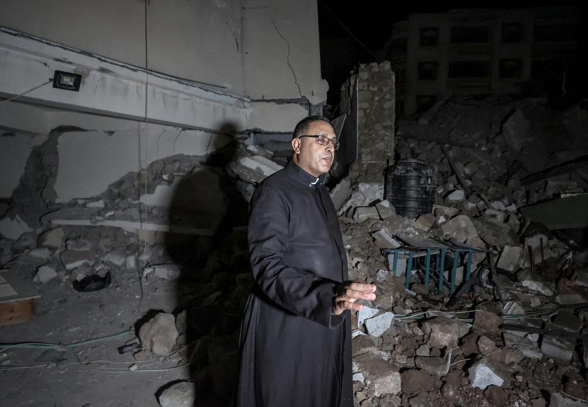 İsrail ordusunun vurduğu kilisede saldırının izleri